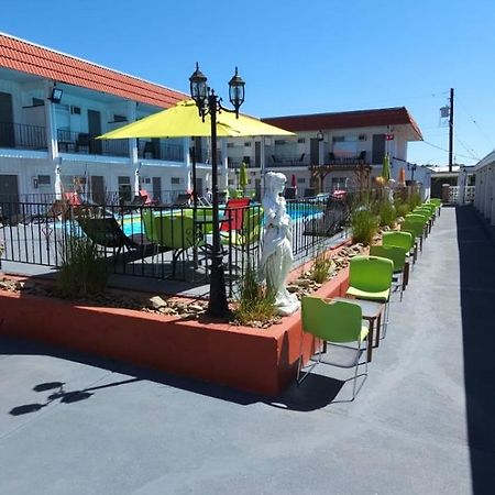 Riverside Motel Пентиктон Экстерьер фото