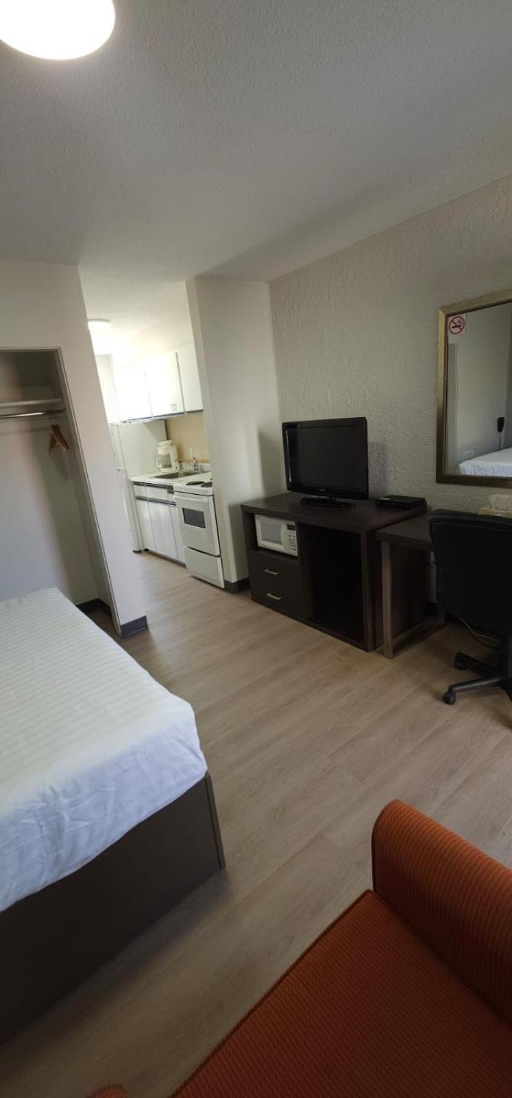 Riverside Motel Пентиктон Экстерьер фото
