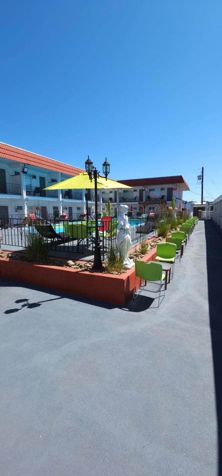 Riverside Motel Пентиктон Экстерьер фото