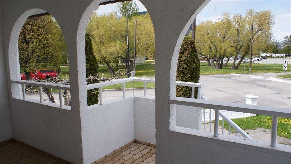 Riverside Motel Пентиктон Экстерьер фото
